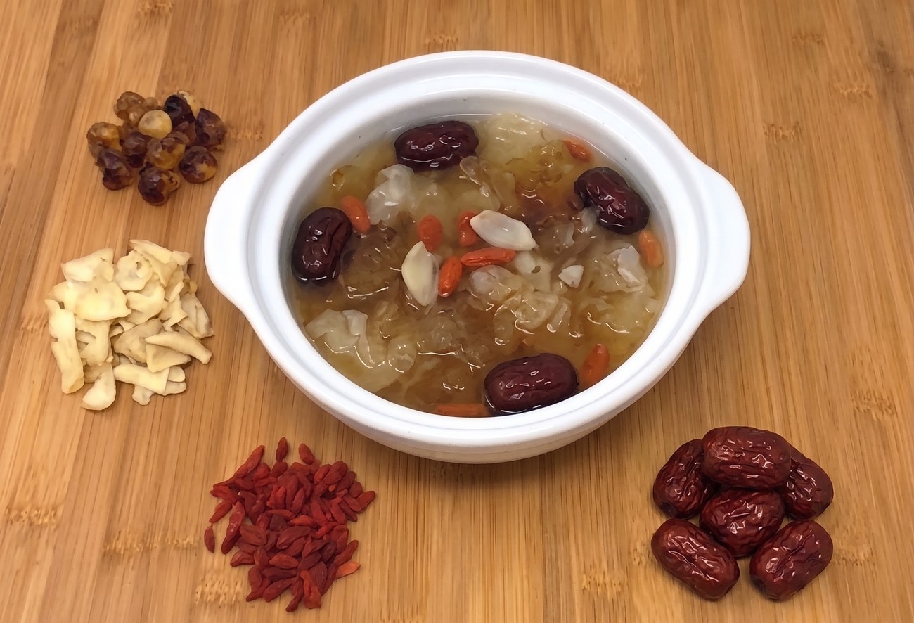 月子餐 · 红枣银耳汤